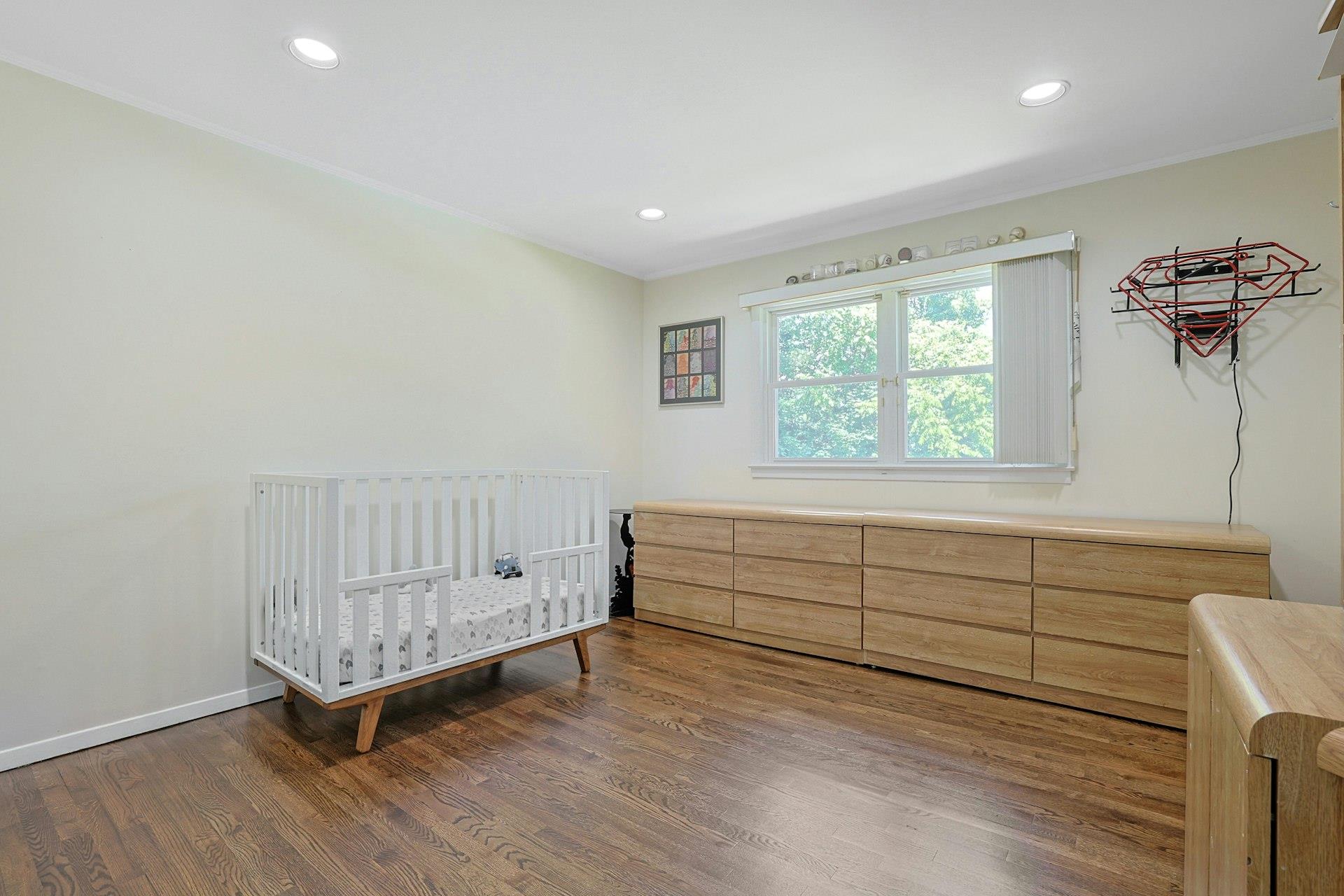 New Rochelle, New York 10804, United States, 4 Bedrooms Bedrooms, ,3 BathroomsBathrooms,Residential,Active,150812