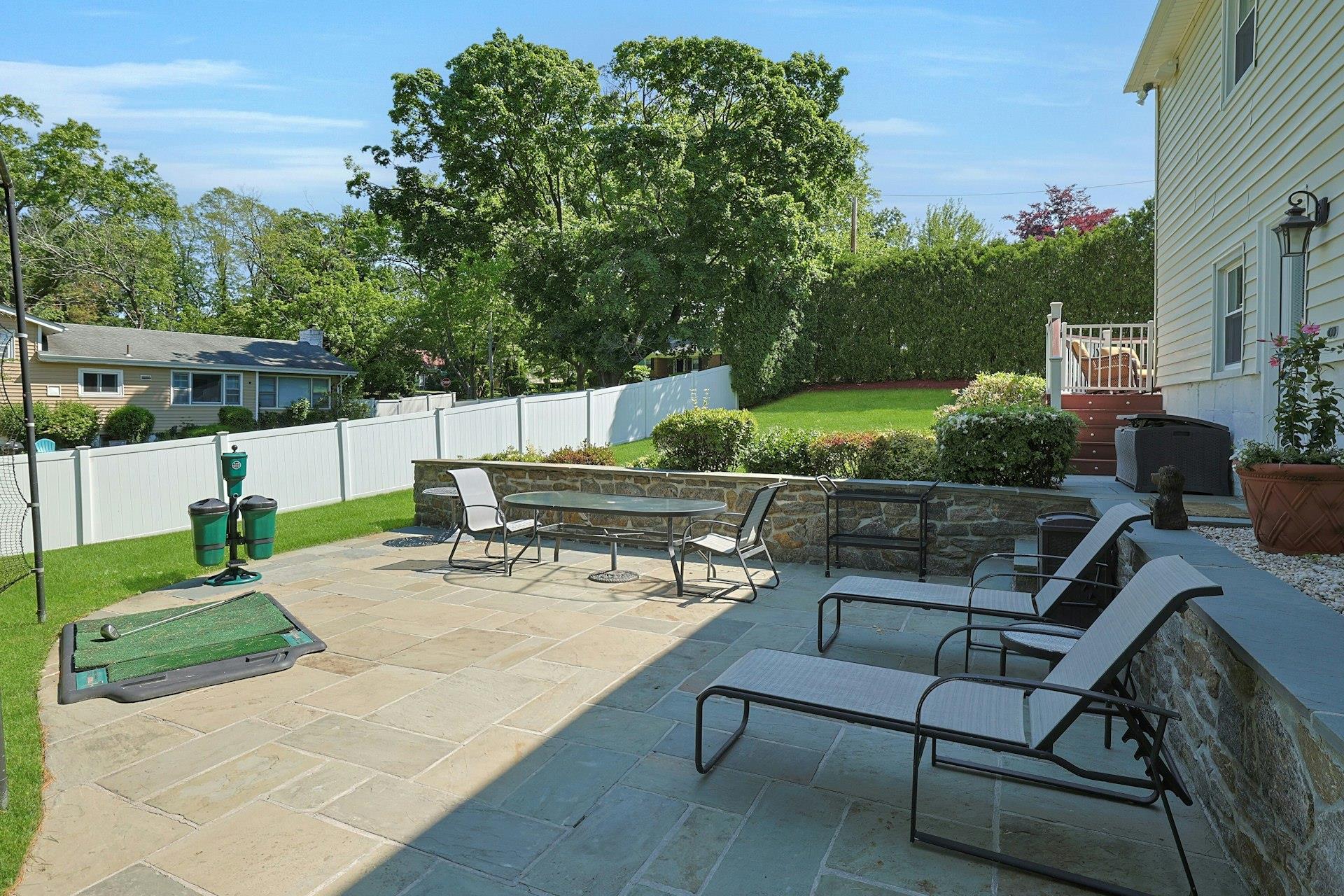 New Rochelle, New York 10804, United States, 4 Bedrooms Bedrooms, ,3 BathroomsBathrooms,Residential,Active,150812