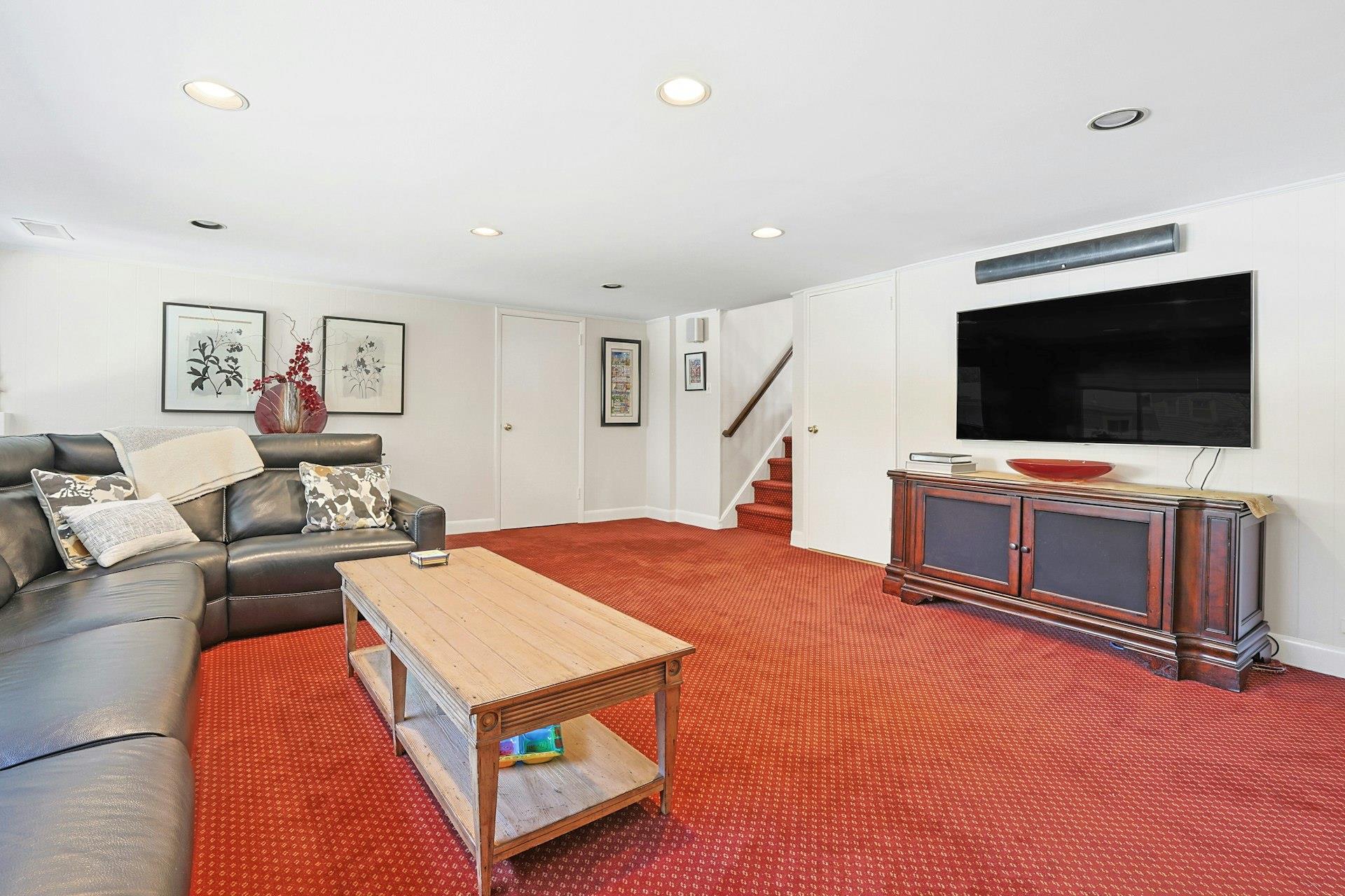 New Rochelle, New York 10804, United States, 4 Bedrooms Bedrooms, ,3 BathroomsBathrooms,Residential,Active,150812