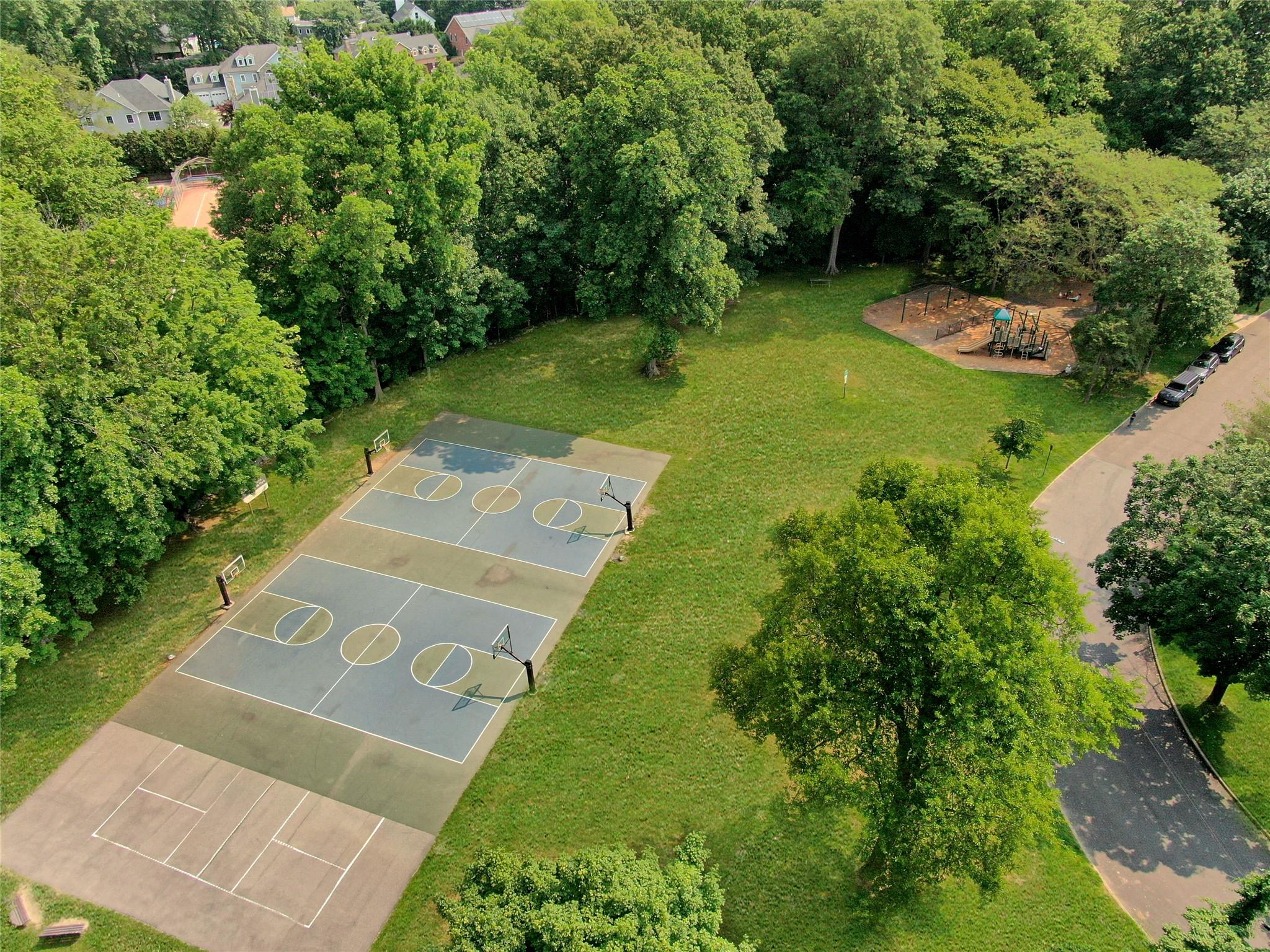 New Rochelle, New York 10804, United States, 4 Bedrooms Bedrooms, ,3 BathroomsBathrooms,Residential,Active,150812