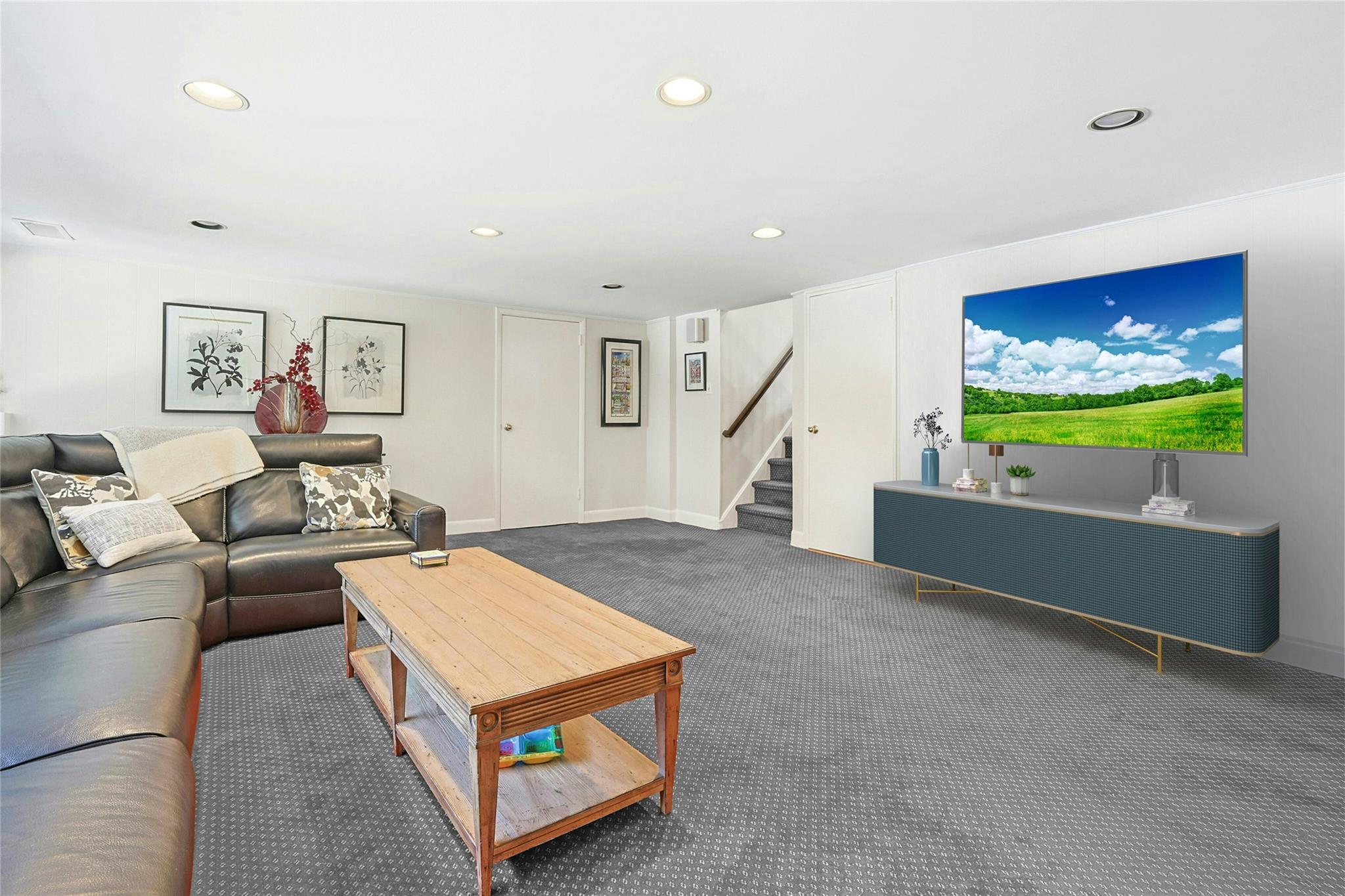 New Rochelle, New York 10804, United States, 4 Bedrooms Bedrooms, ,3 BathroomsBathrooms,Residential,Active,150812