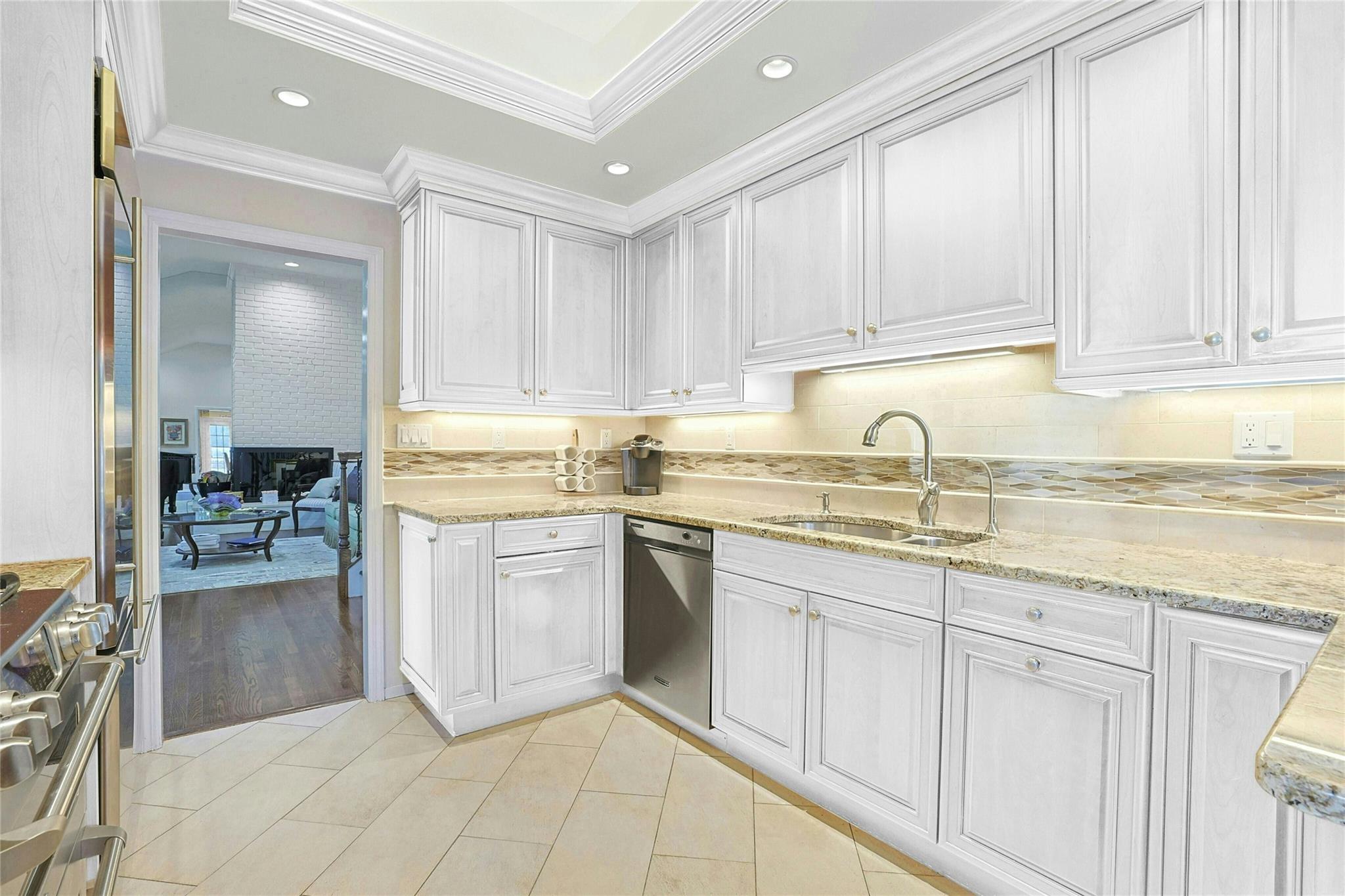 New Rochelle, New York 10804, United States, 4 Bedrooms Bedrooms, ,3 BathroomsBathrooms,Residential,Active,150812