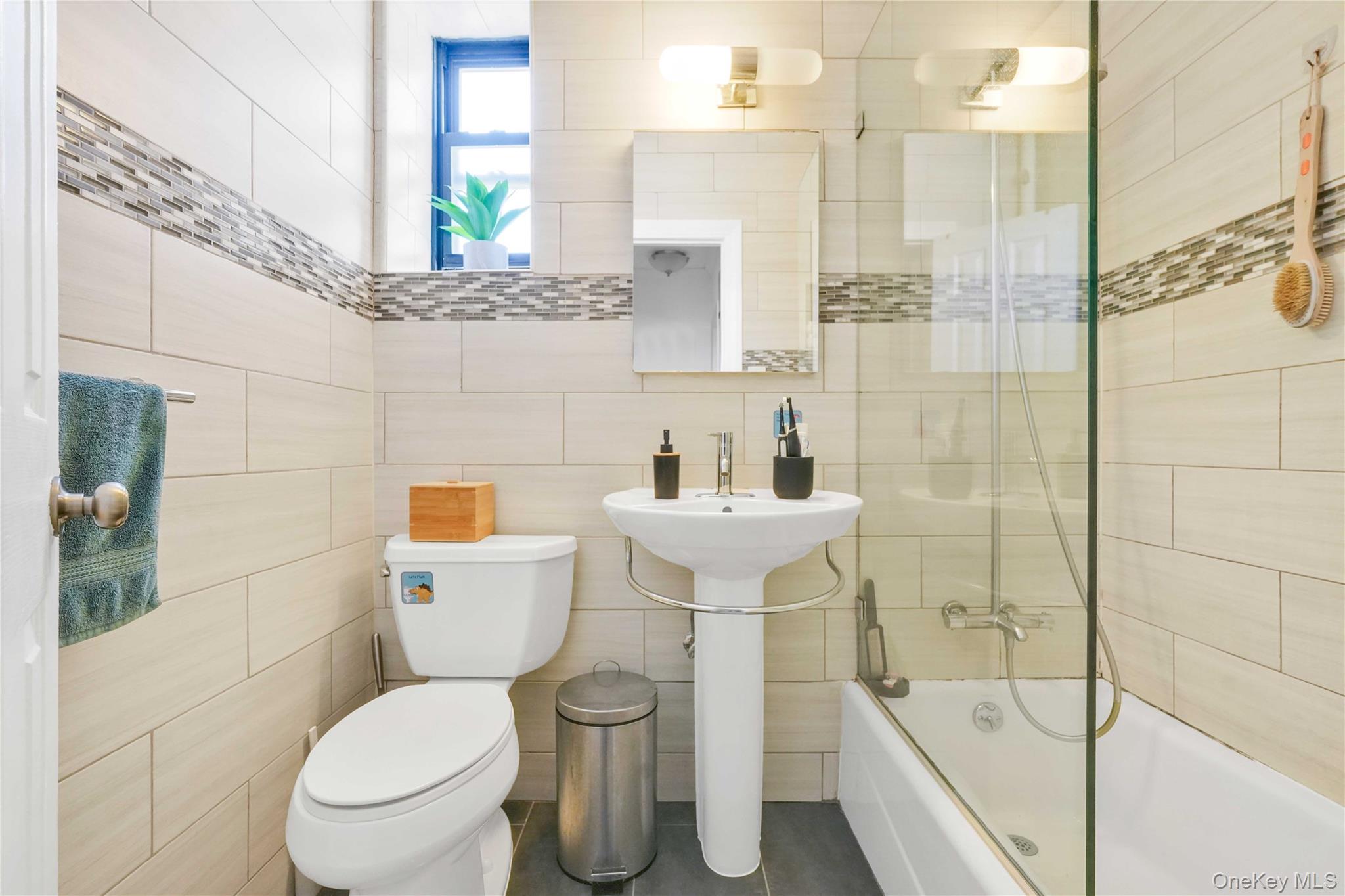 7707 Ditmars Boulevard 2