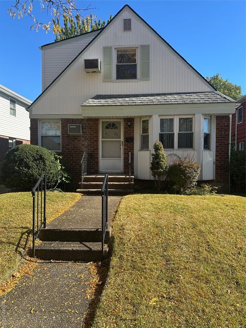 Photo of 8125 258th Street, Floral Park, NY 11004 (MLS # 927472) Photo of 8125 258th Street, Floral Park, NY 11004 (MLS # 927472)