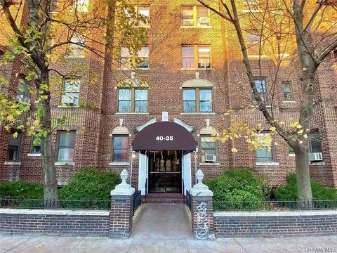Photo of 40-35 Ithaca Street #3D, Elmhurst, NY 11373 (MLS # 927296)