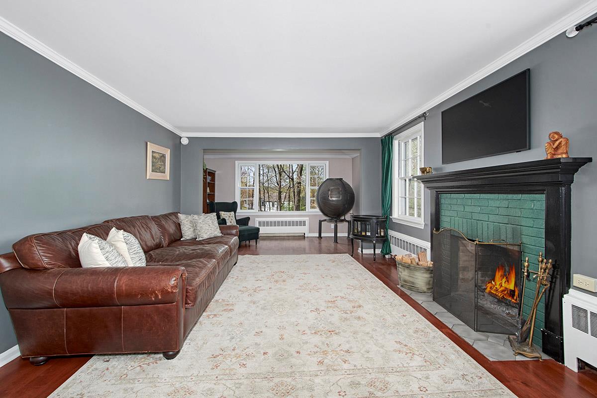 Chappaqua, New York 10514, United States, 3 Bedrooms Bedrooms, ,4 BathroomsBathrooms,Residential,Active,117148