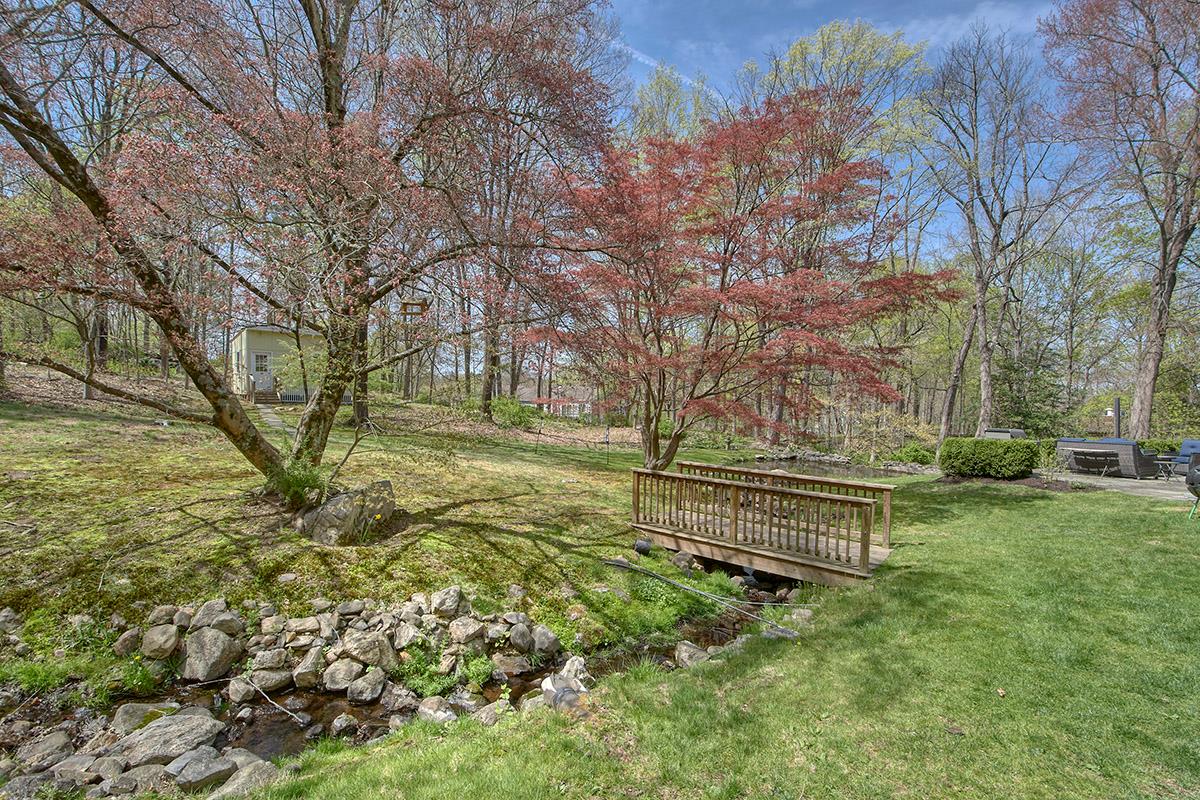 Chappaqua, New York 10514, United States, 3 Bedrooms Bedrooms, ,4 BathroomsBathrooms,Residential,Active,117148