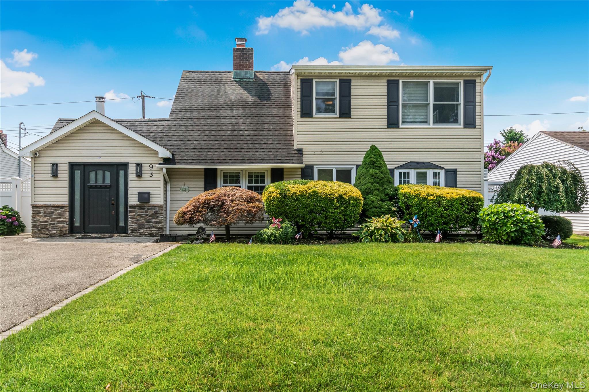 93 Duckpond Drive N
