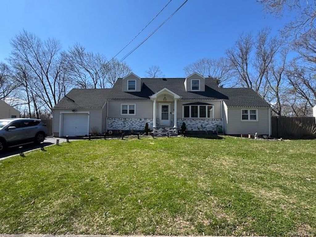 Photo of 12 Bruce Lane, Kings Park, NY 11754 (MLS # 982095)