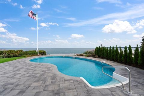 15 Oak Point Drive N Bayville NY 11709