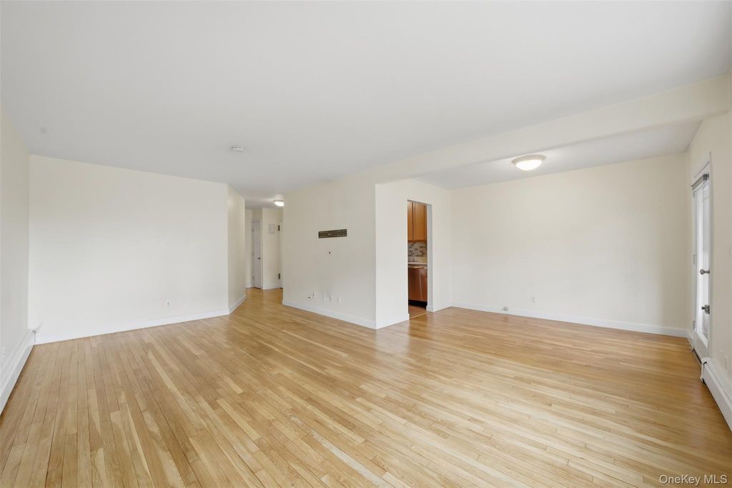 Photo of 667 Pelham Road #B10, New Rochelle, NY 10805 (MLS # 975280)