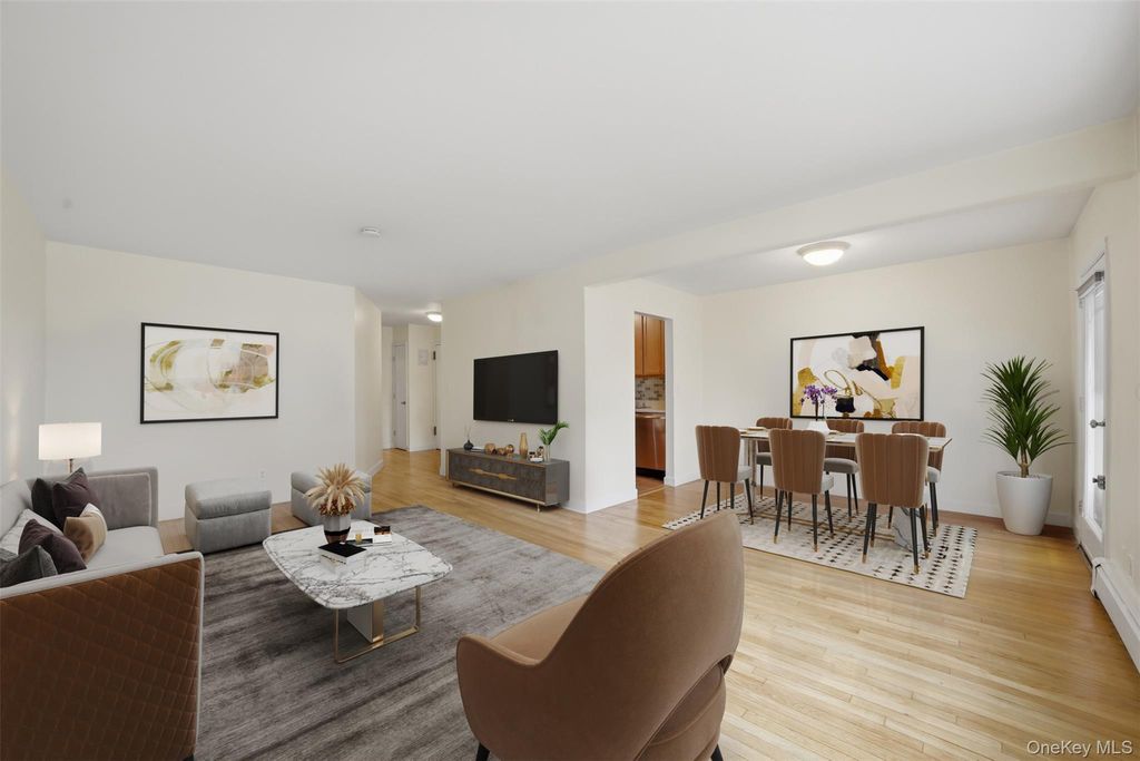 Photo of 667 Pelham Road #B10, New Rochelle, NY 10805 (MLS # 975280)