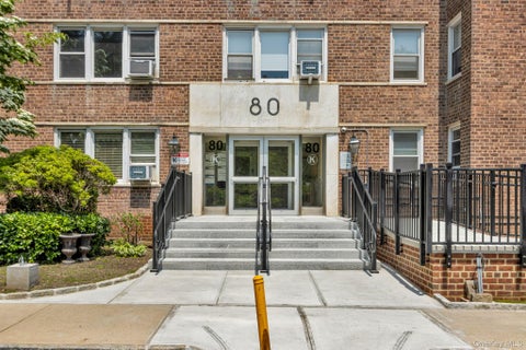 Homes For Sale - 80 Knolls Crescent #8M<br/> Bronx County, Bronx, NY 10463