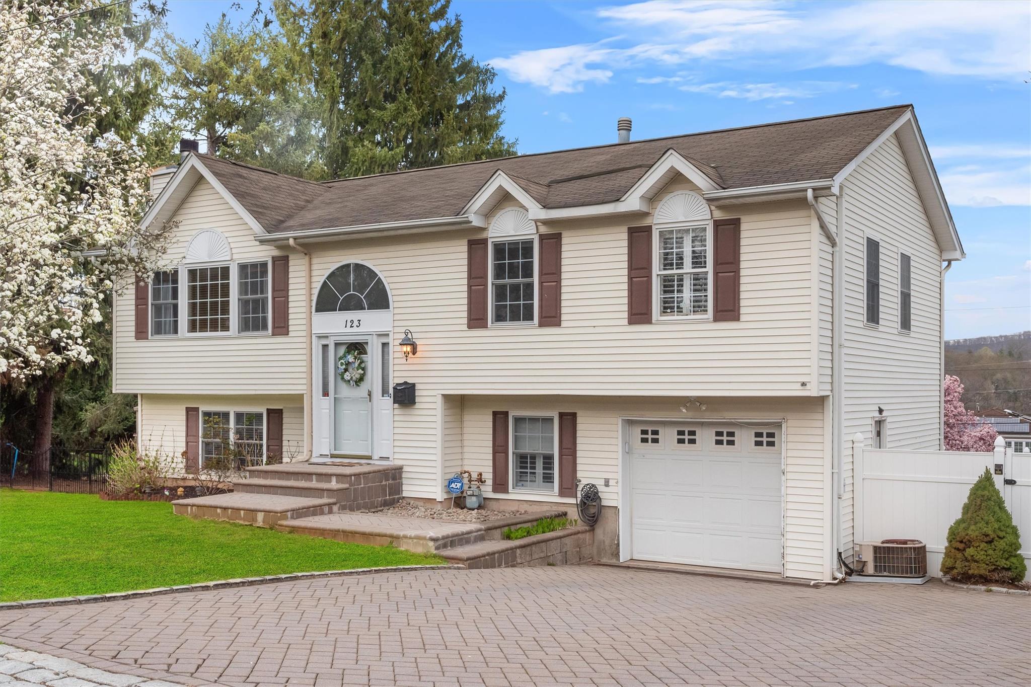 123 S Conger Avenue, Congers, New York image 1