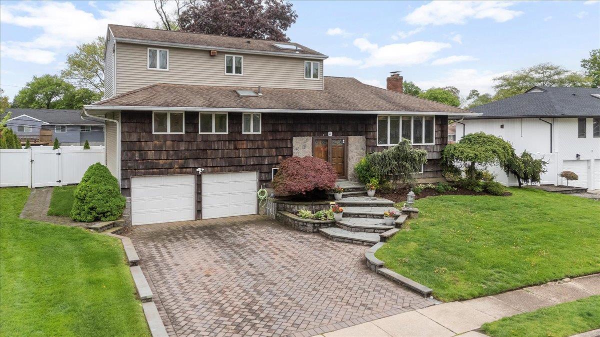 11 Voorhis Drive, Old Bethpage, New York image 1