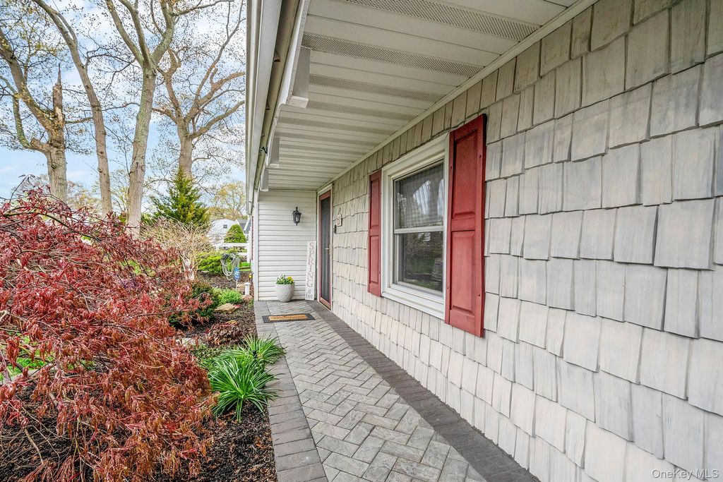 Photo of 10 Lehigh Lane, Farmingville, NY 11738 (MLS # 992200)