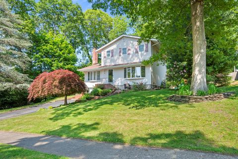 29 Ravenwood Drive Kings Park NY 11754