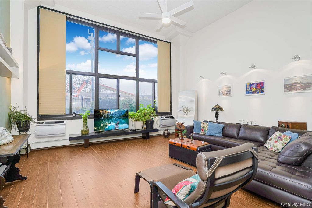 Photo of 10 Bay Street Landing #1D, Staten Island, NY 10301 (MLS # 963678)