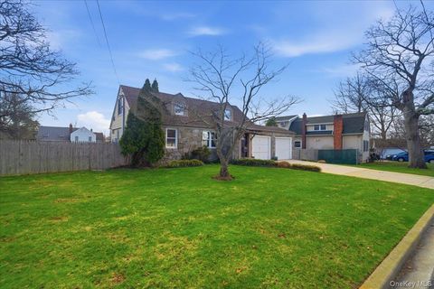 5 Erlwein Court Massapequa NY 11758