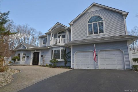 3 Chuck Court Port Jefferson NY 11777