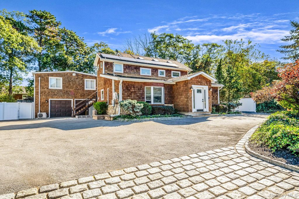 Photo of 7 Albermarle Avenue, Holtsville, NY 11742 (MLS # 923368)