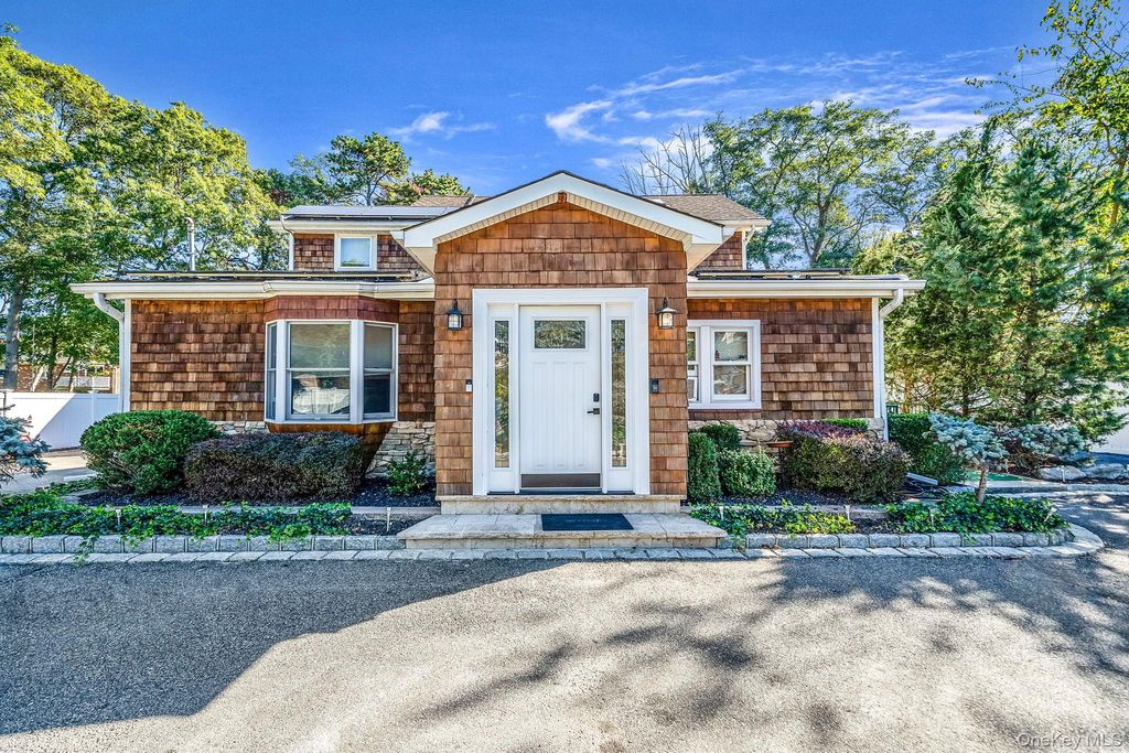 Photo of 7 Albermarle Avenue, Holtsville, NY 11742 (MLS # 923368)