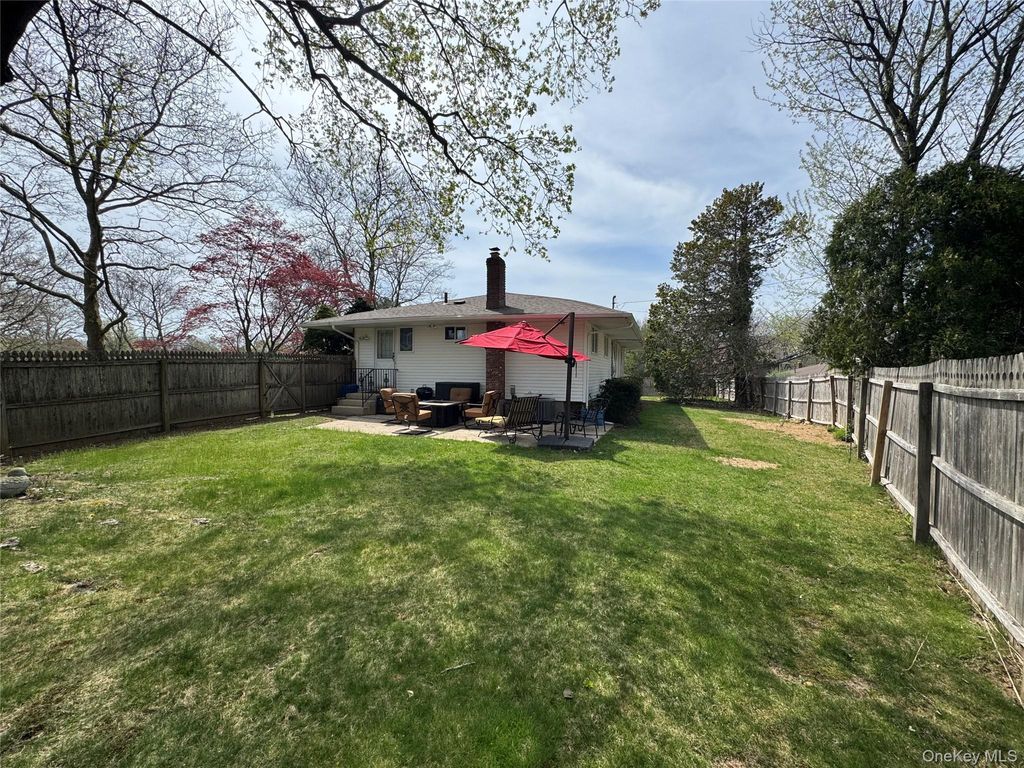 Photo of 15 Saddle Lane, Huntington, NY 11746 (MLS # 987198)