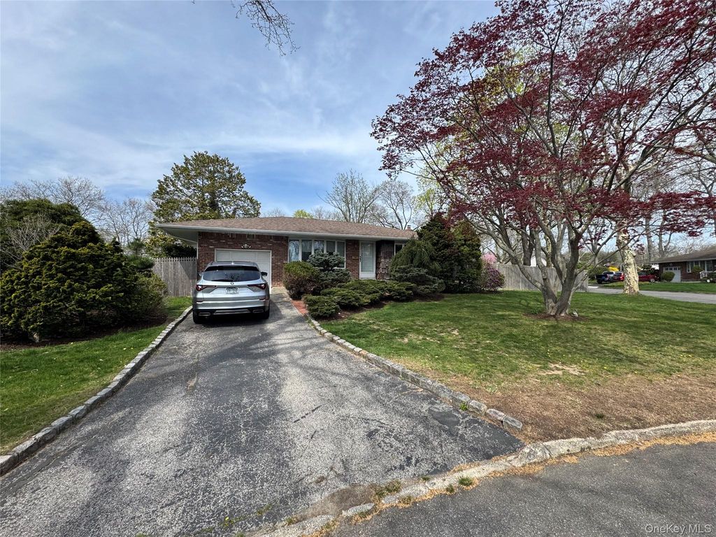 Photo of 15 Saddle Lane, Huntington, NY 11746 (MLS # 987198)