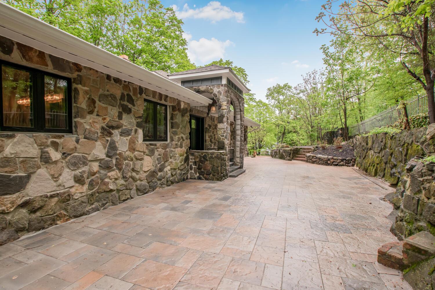 38 Mountain Side Trail, Cortlandt Manor, New York image 5
