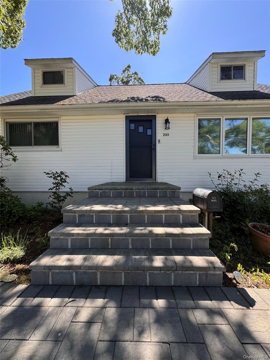 Photo of 233 S 15th Street, Lindenhurst, NY 11757 (MLS # 1027252)