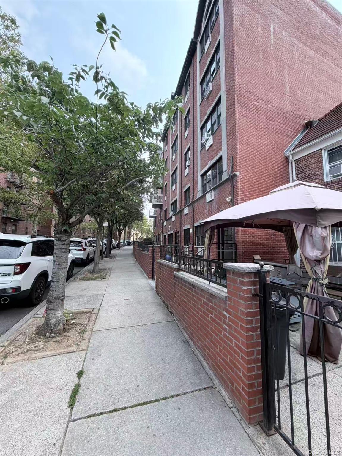 139-70 Pershing Crescent