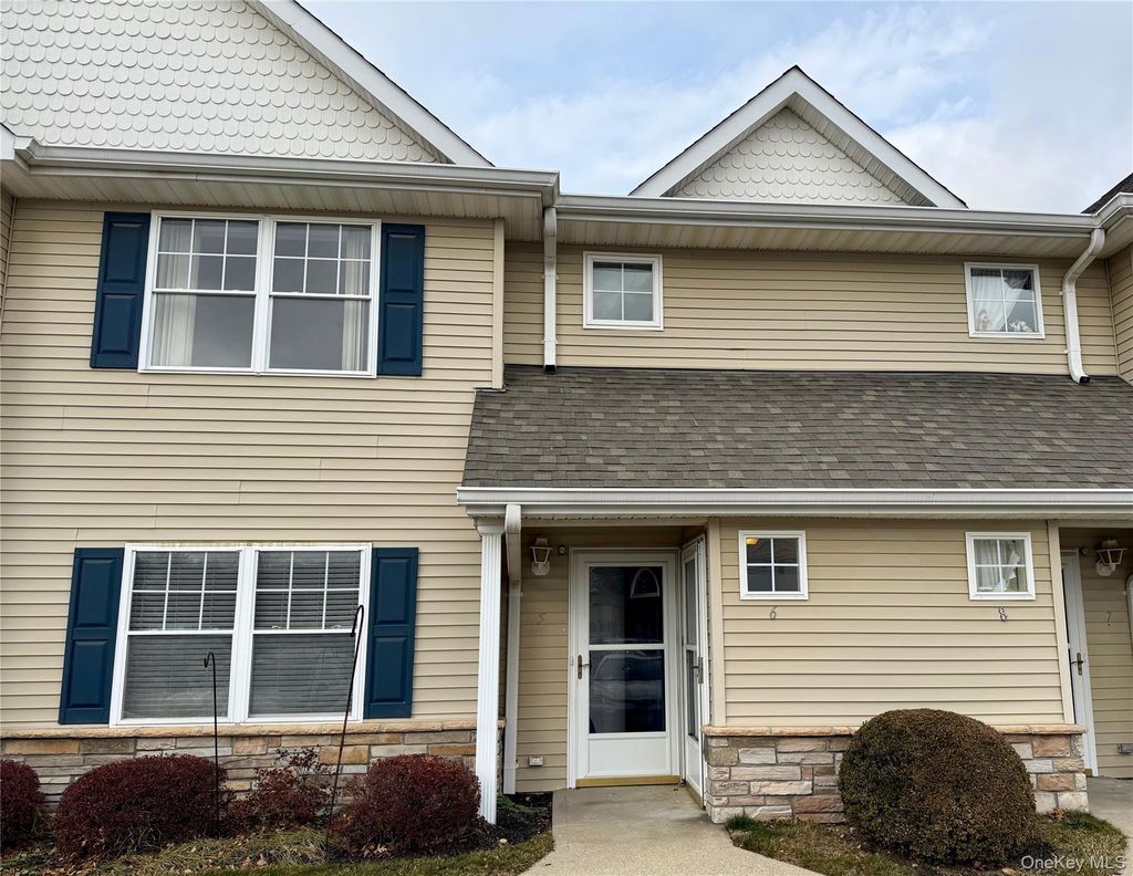 Photo of 6 Morley Circle, Melville, NY 11747 (MLS # 951893)