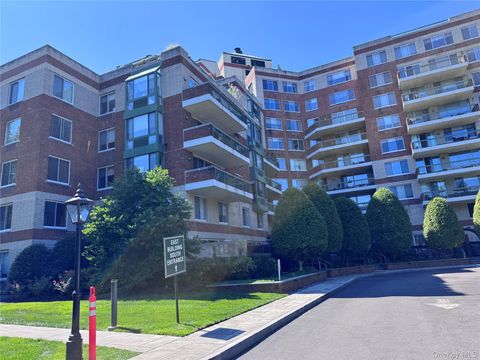 Photo of 100 Hilton Avenue #M27, Garden City, NY 11530 (MLS # 915105)