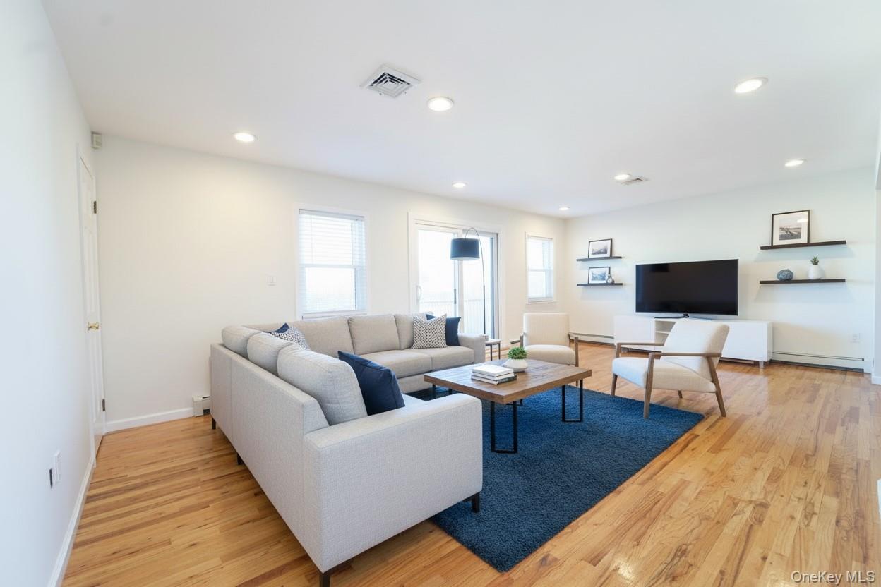 Long Beach, New York 11561, United States, 3 Bedrooms Bedrooms, ,2 BathroomsBathrooms,Residential,Active,249401