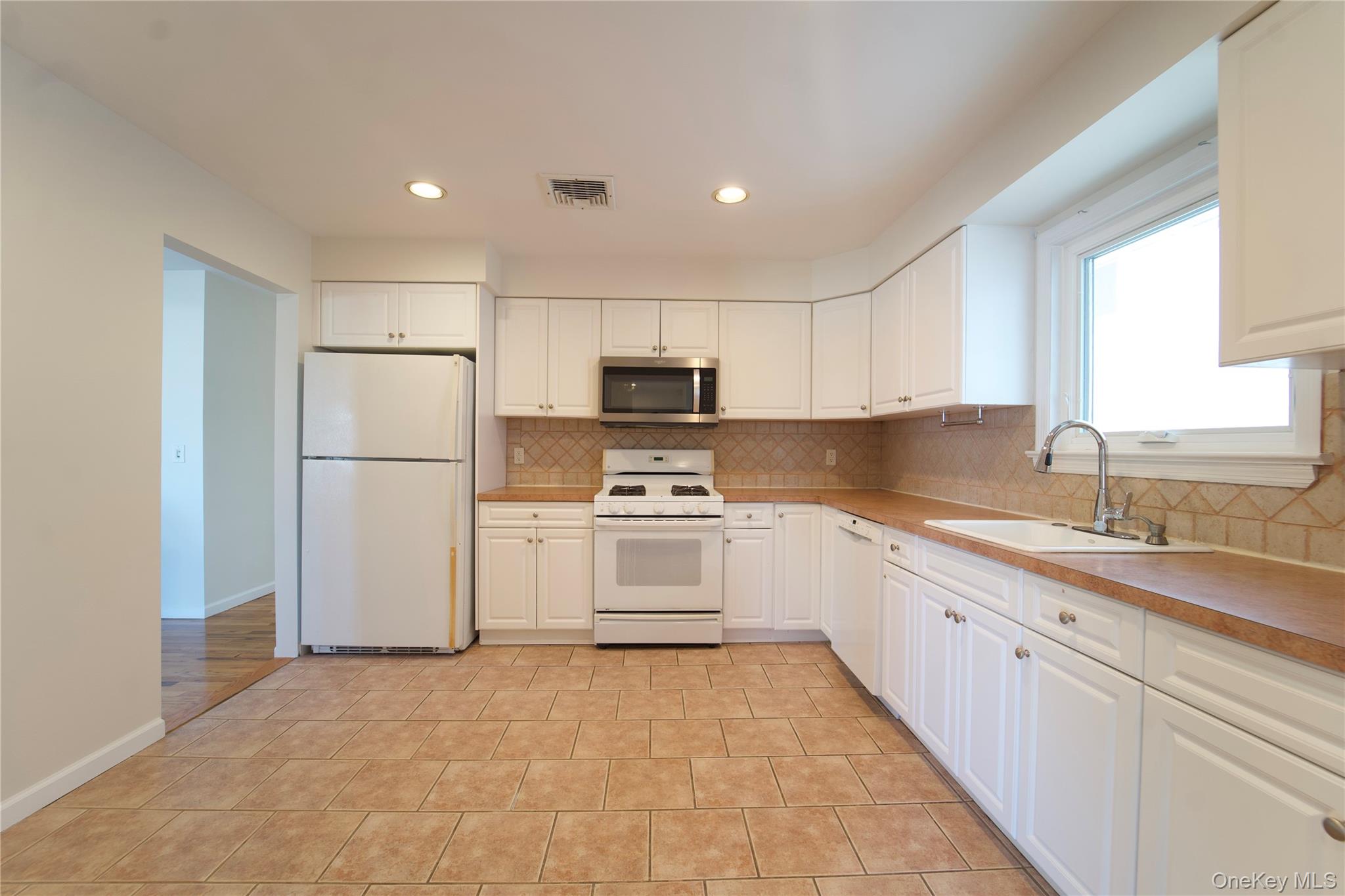 Long Beach, New York 11561, United States, 3 Bedrooms Bedrooms, ,2 BathroomsBathrooms,Residential,Active,249401