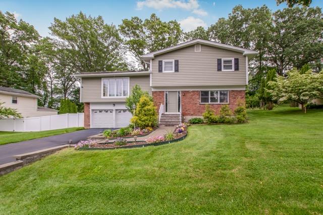 Property for Sale at Parkview Road, Elmsford, New York - Bedrooms: 3 
Bathrooms: 3 
Rooms: 7  - $889,000
