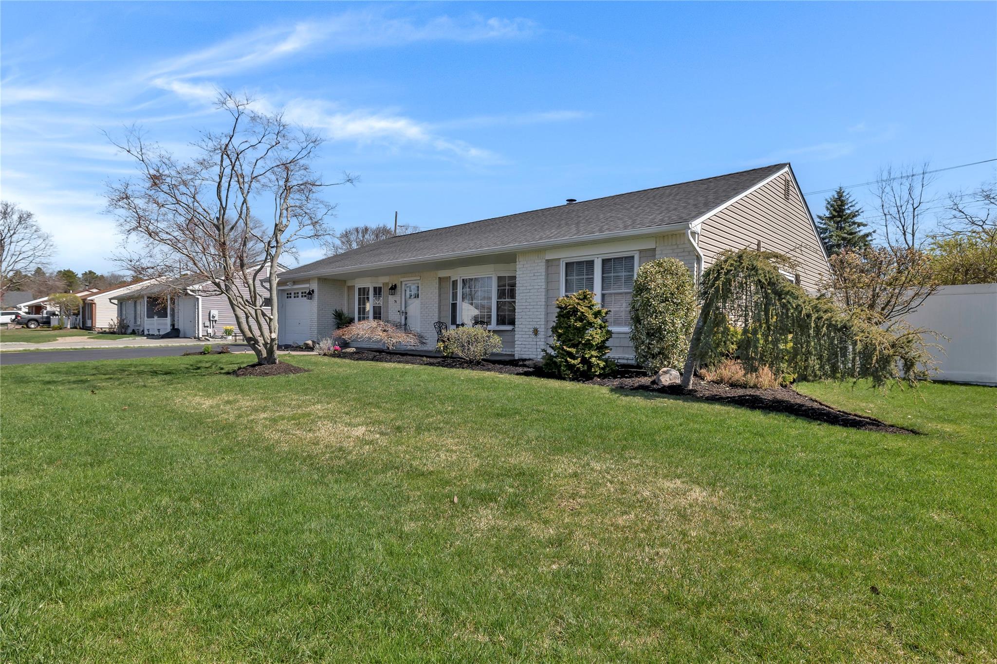 76 Sequoia Way, Holbrook, New York image 3