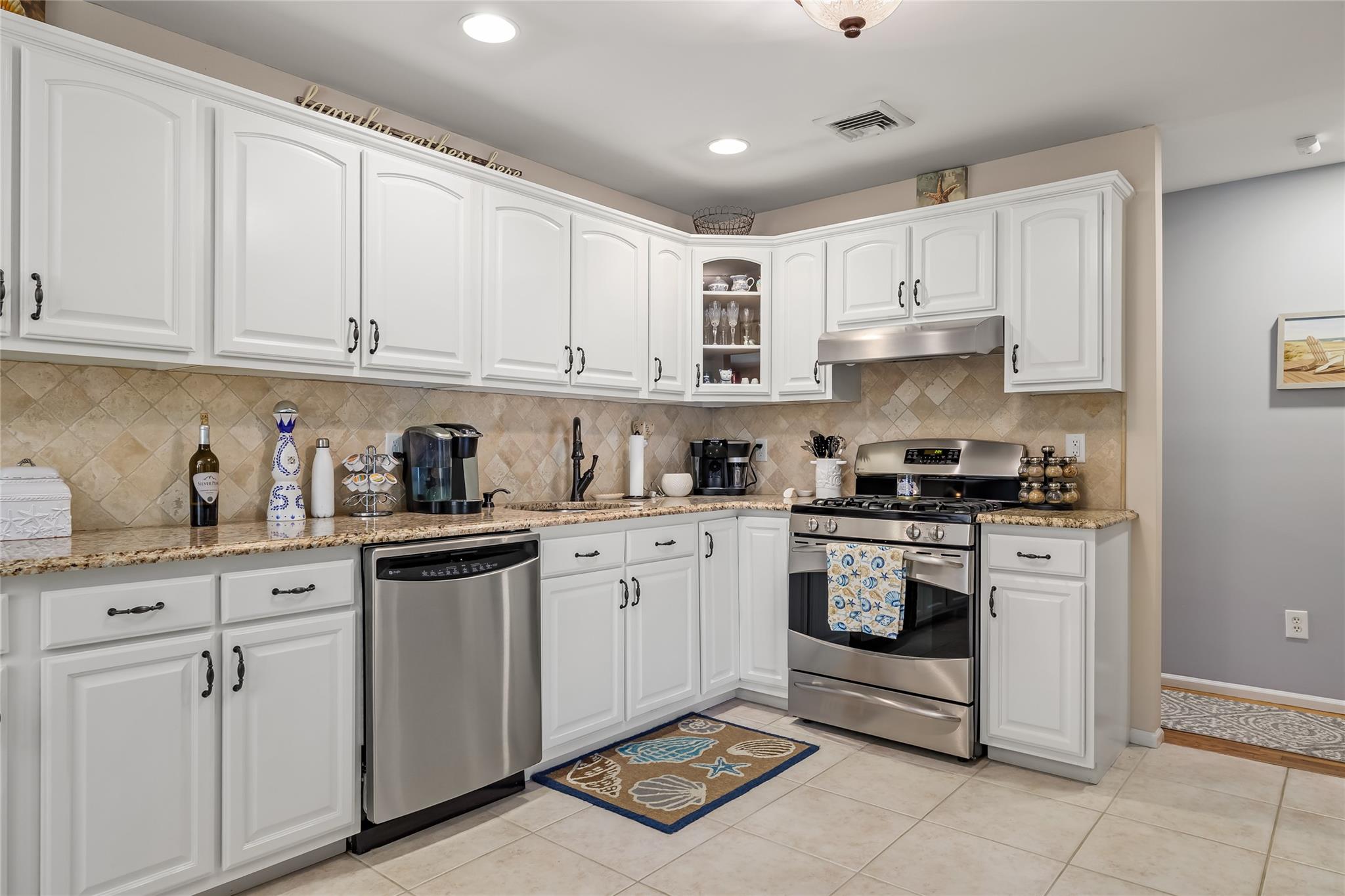 12 Macon Avenue, Sayville, New York image 5