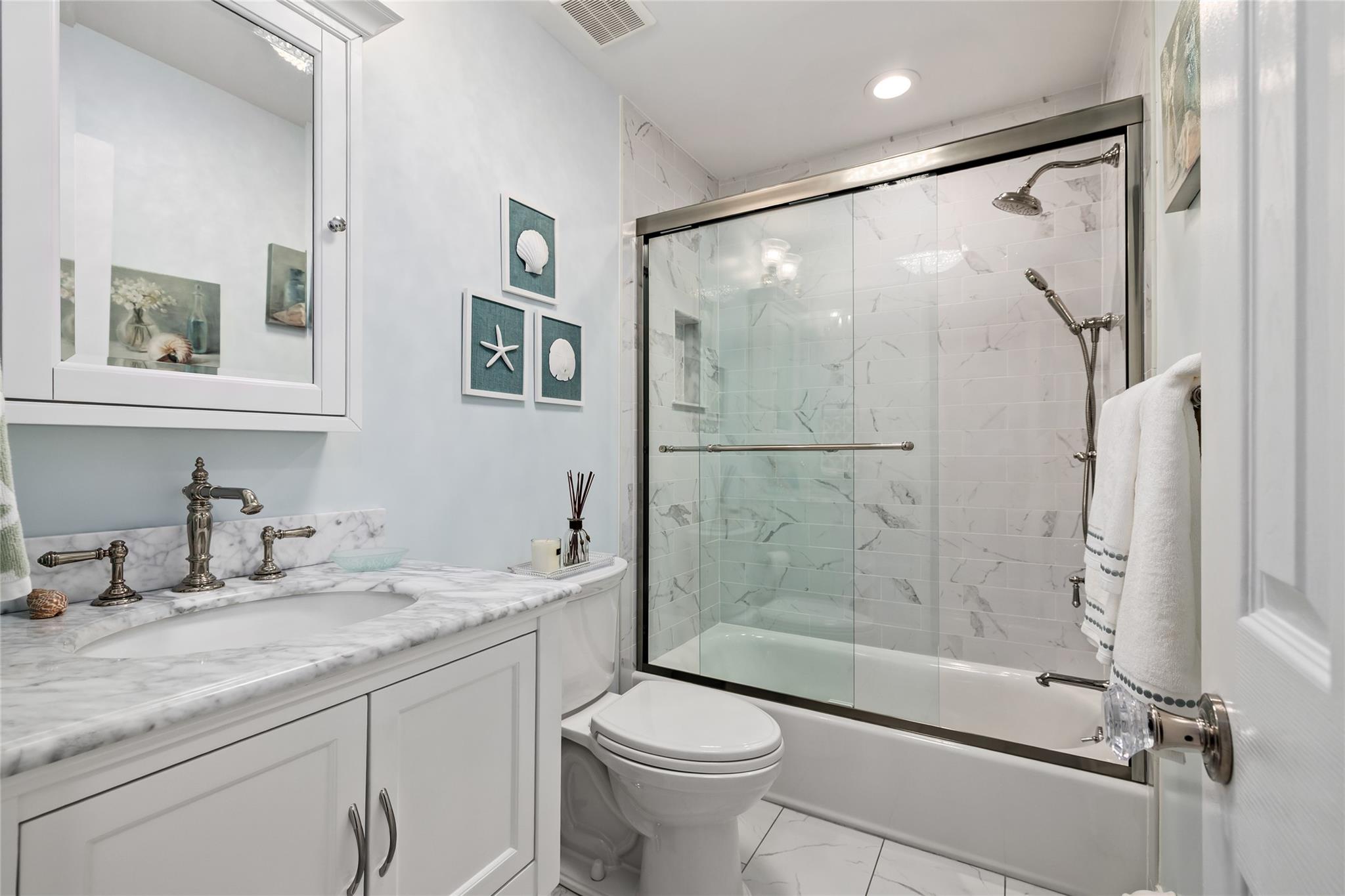 12 Macon Avenue, Sayville, New York image 7