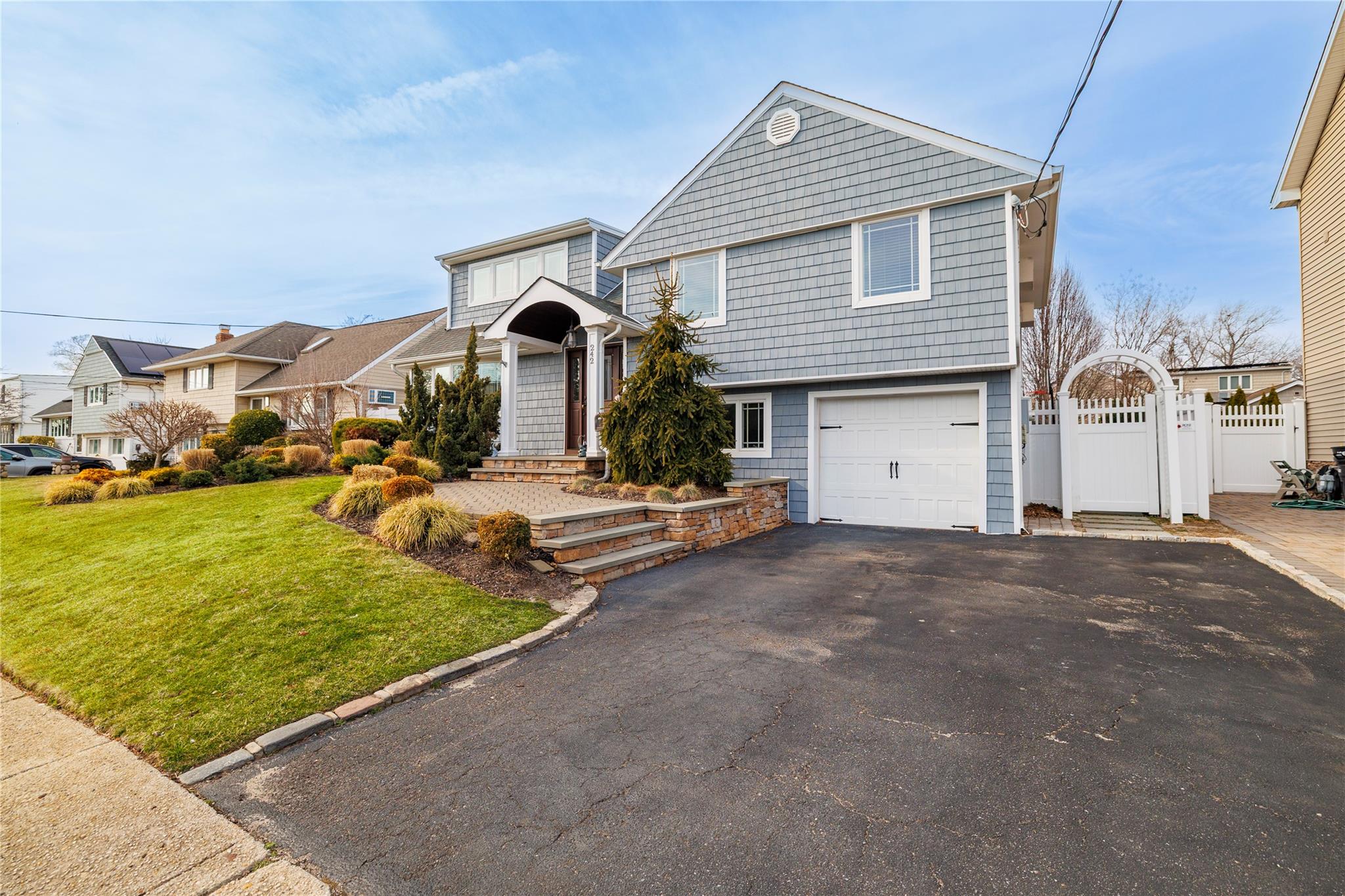 242 W Waukena Avenue, Oceanside, New York image 32