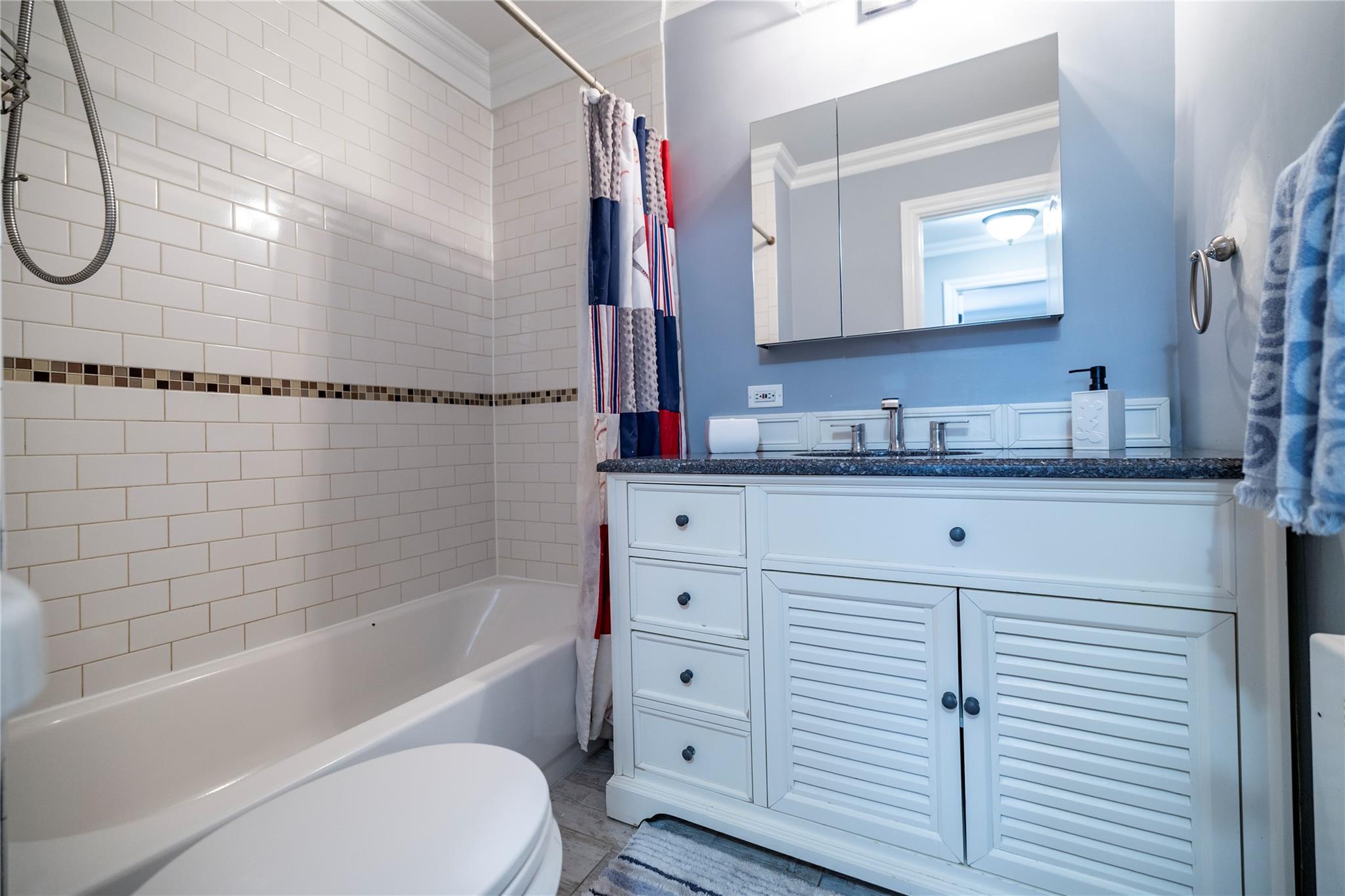 242 W Waukena Avenue, Oceanside, New York image 18