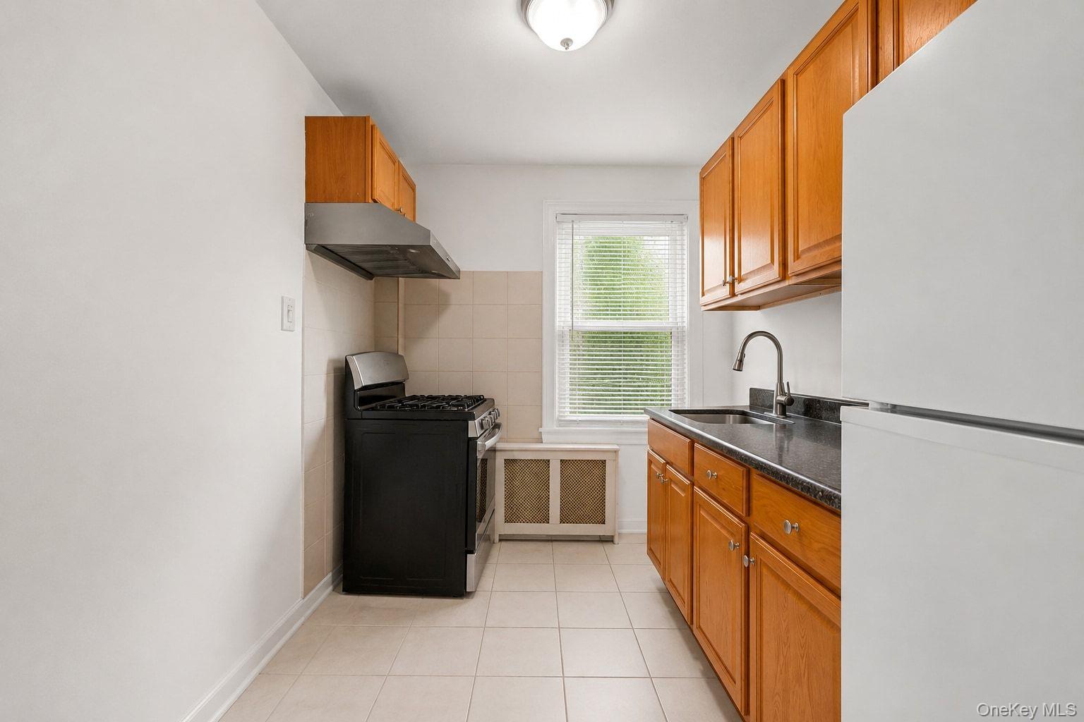 336 E 16th Street