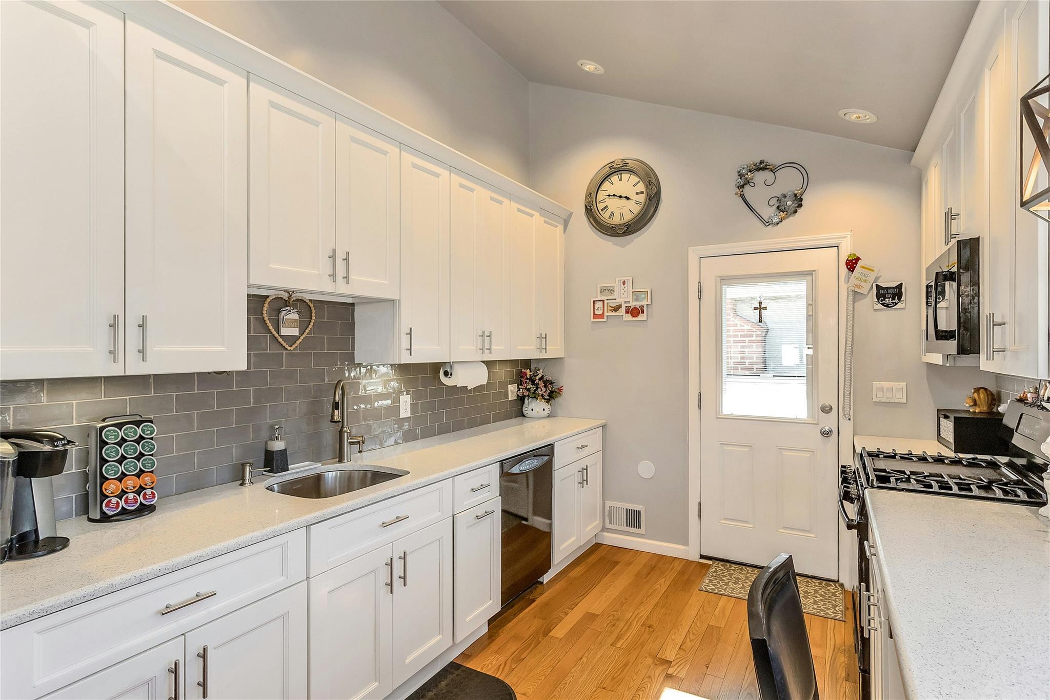 14 Michel Avenue Ave, Oyster Bay, New York image 17