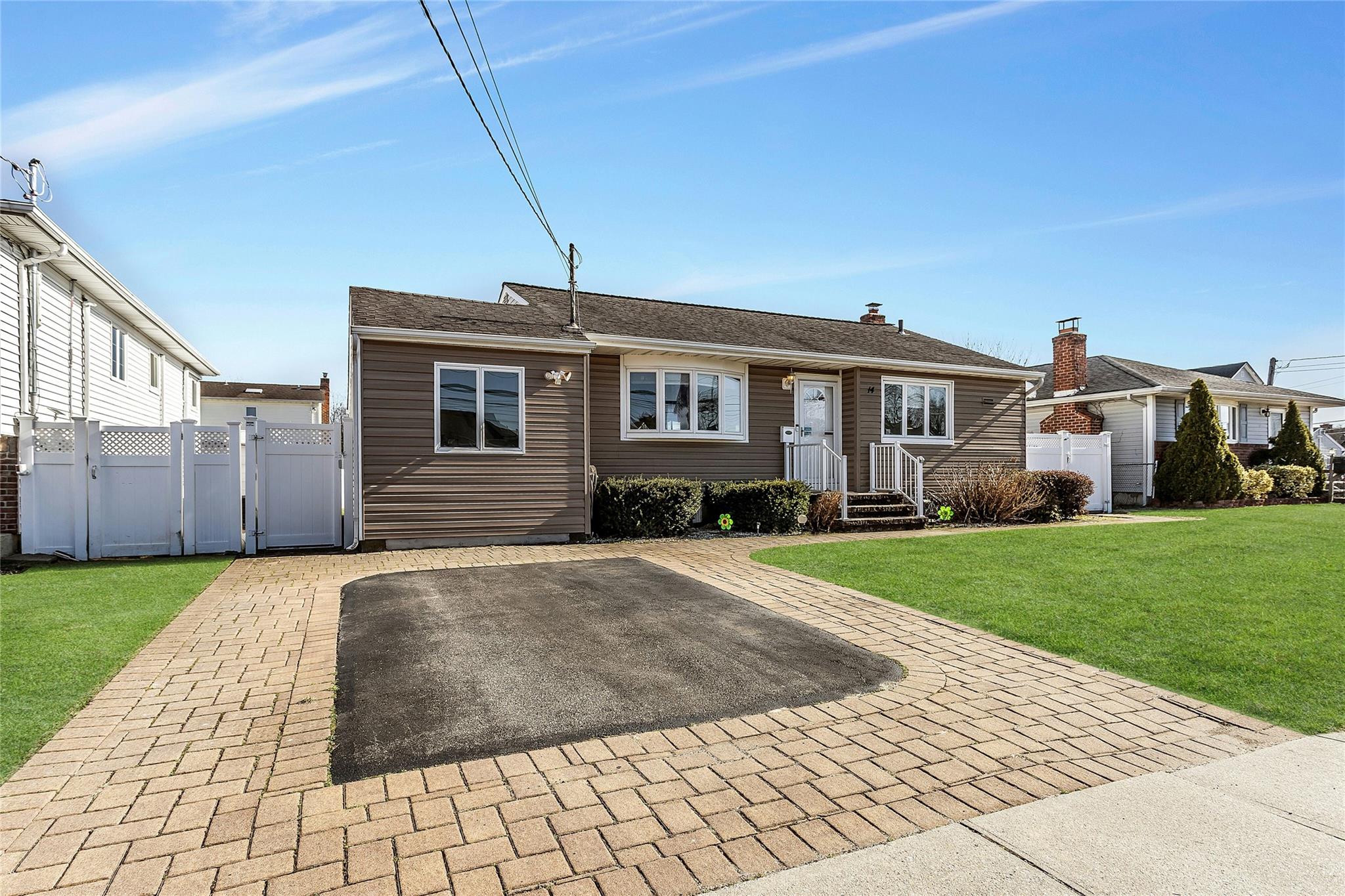 14 Michel Avenue Ave, Oyster Bay, New York image 2