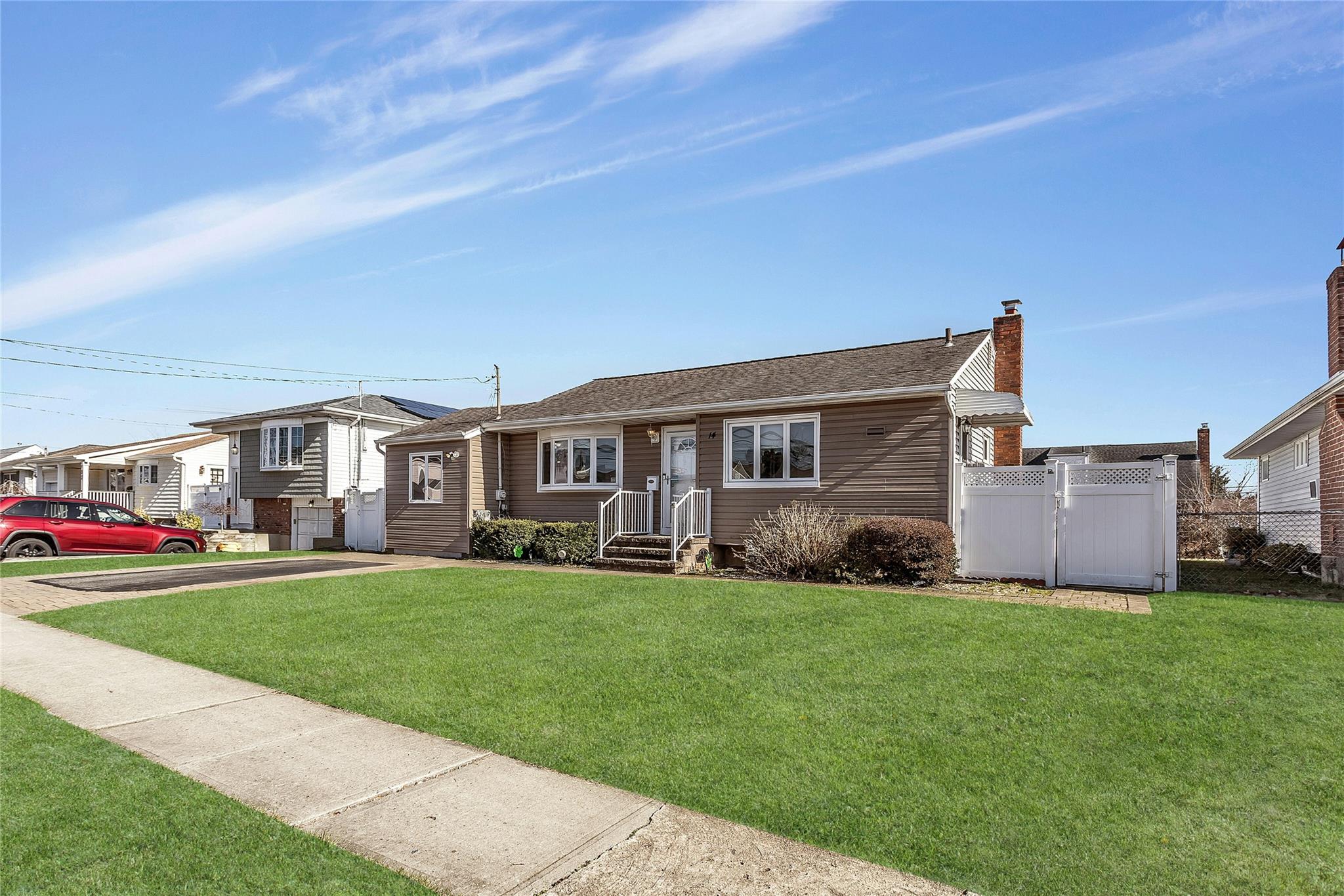14 Michel Avenue Ave, Oyster Bay, New York image 3