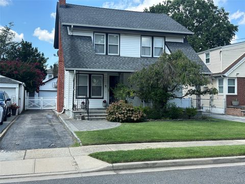 Photo of 9 Christabel Street, Lynbrook, NY 11563 (MLS # 906128)