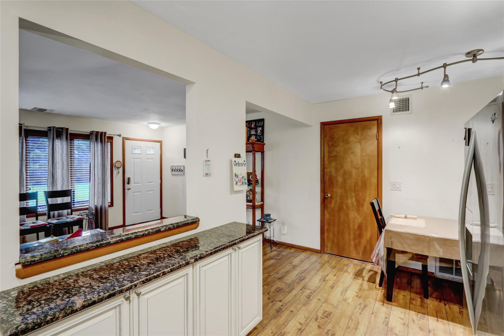 20 Laurel Ave Ave #83, East Islip, New York image 13