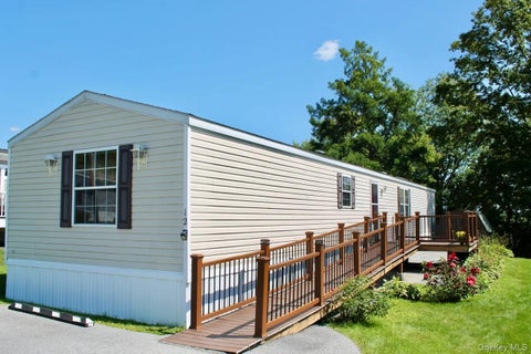 Mobile Home For Sale - 12 Hidden Valley Drive<br/> Middletown, NY 10941