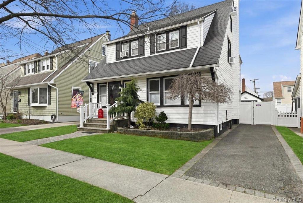 Photo of 56 Broad Street, Williston Park, NY 11596 (MLS # 976687)