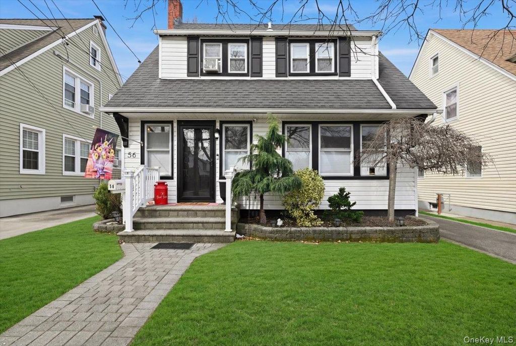 Photo of 56 Broad Street, Williston Park, NY 11596 (MLS # 976687)